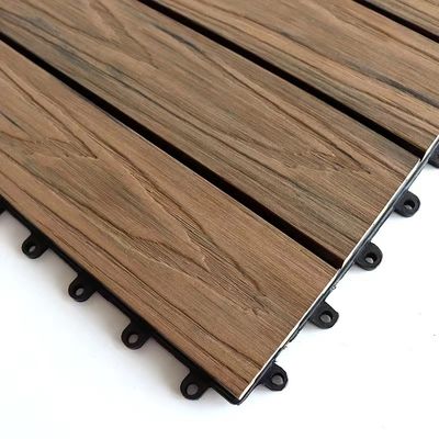 Le mattonelle a prova d'umidità di Decking di Wpc impermeabilizzano la pavimentazione dei bordi di piattaforma compositi di Diy