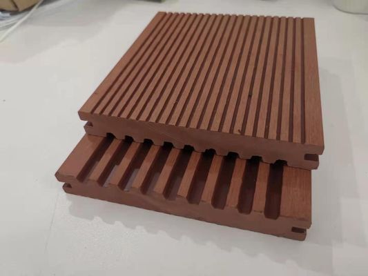 Il composto di plastica di legno di Decking solido 25mm di 21mm x di 140 WPC riveste la pavimentazione laminata