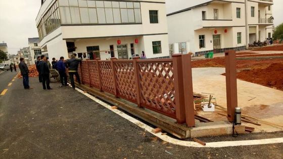 struttura di alluminio all'aperto WPC di 3m che recinta l'inferriata composita di plastica di legno del giardino 3D