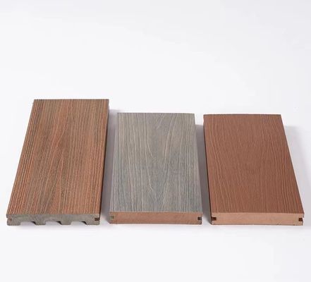 Il Decking a prova d'umidità di 25mm x di 140 WPC si imbarca sugli strati compositi di anti legno di plastica uv